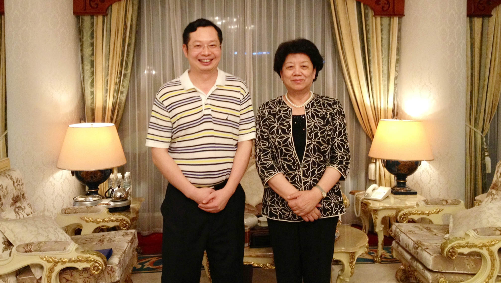 2012年6月17日全国人大副委员长陈至立亲切会见苏庆灿董事长，她对厦门眼科中心所取得的成绩及发展表示高度赞赏