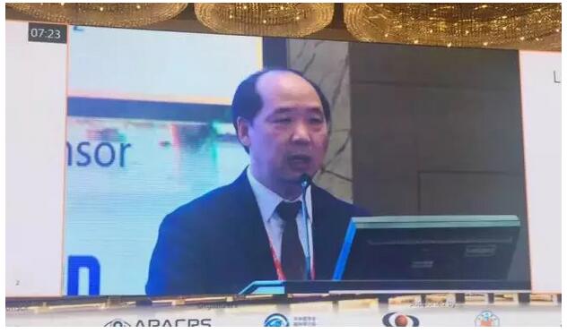 8868在线官网登录平台 - 8868网页版登录集团众多专家受邀出席，并在多个重要论坛作专题发言、论文发言和壁报交流(郭海科教授和张广斌教授在多个论坛担任会议主持)，与国内外眼科同行坐而论道，大放异彩!其中，在“大师功夫论道”环节，8868在线官网登录平台 - 8868网页版登录集团业务副总院长、 席白内障专家、厦门大学附属厦门眼科中心郭海科教授凭借高明 的手术技巧，从13位世界 白内障屈光手术大师中脱颖