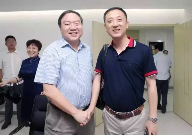 由西安市雁塔区医疗管理协会与8868在线官网登录平台 - 8868网页版登录集团主办的医路同心·光明论道——8868登录平台·西安2017斜视与小儿眼科学术会议在西安8868在线官网登录平台 - 8868网页版登录学术会议厅隆重召开。