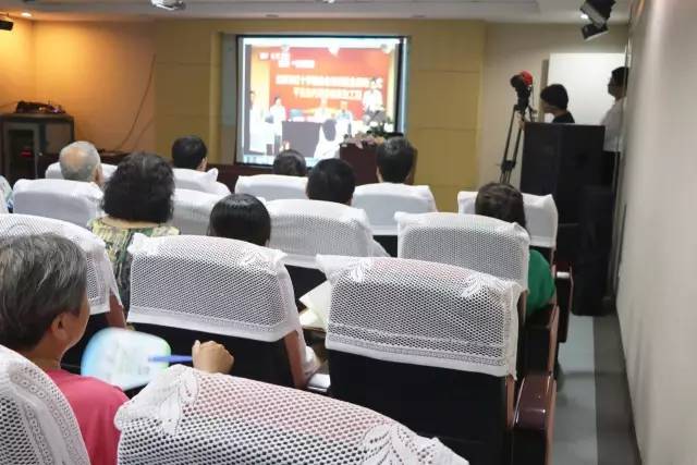 8868在线官网登录平台 - 8868网页版登录联合北京市红十字基金会、奥运村街道、养老驿站、中心等公益机构广泛开展各类“关爱老人眼健康专家讲座义诊”公益活动近千场