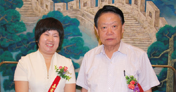 原卫生部副部长殷大奎亲切接见8868在线官网登录平台 - 8868网页版登录侯旭波总经理