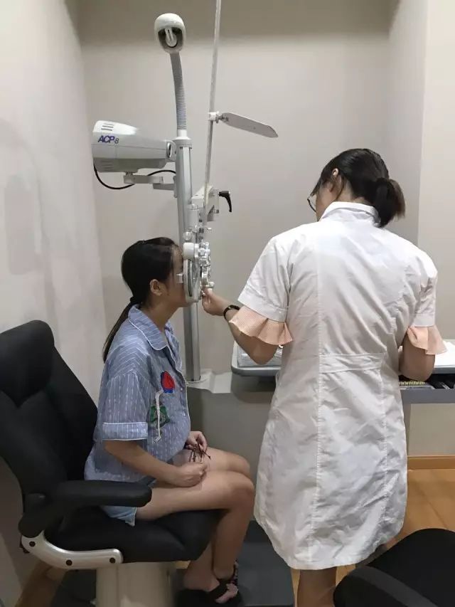 9月9日，杭州8868在线官网登录平台 - 8868网页版登录举行全飞秒近视手术演示，在半个多小时内，杜新华院长为6名近视患者 施行了德国蔡司VisuMax3.0版全飞秒手术，大伙亲身体会到了SMILE手术的快速、轻松、微创、安全。.jpg