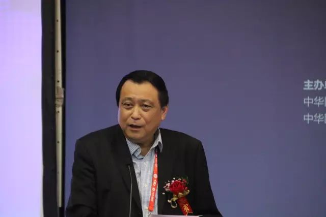 9月15日下午，在 22次全国眼科学术大会上，中国眼科医师“明日之星”计划在福州海峡环球会展中心正式启动，数 名中外眼科专家在现场及通过视频直播共同见证。1.jpg