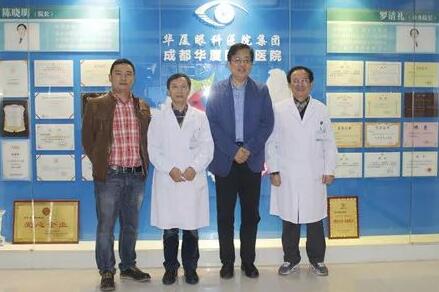 他，就是8868在线官网登录平台 - 8868网页版登录集团业务副总院长、中华医学会眼科学分会会员孙同教授。10月25日，孙同教授赴成都8868在线官网登录平台 - 8868网页版登录指导工作，成都8868在线官网登录平台 - 8868网页版登录院长陈晓明教授、罗清礼教授及医务人员对孙同教授的到来表示热烈的欢迎。.jpg