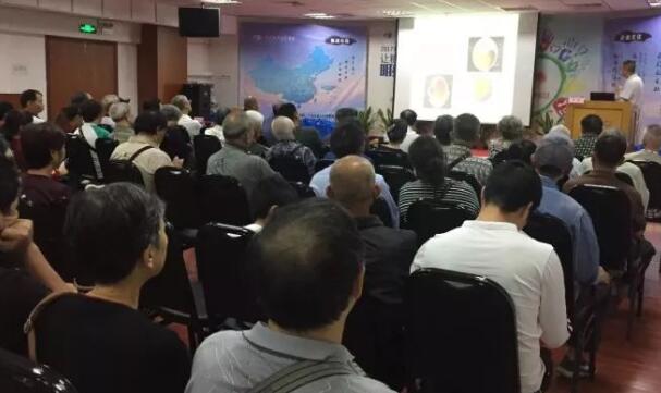 为提*社会各界对糖尿病防治工作重要性的认识,保护市民身体健康，普及糖尿病并发症的防治知识。在联合国“糖尿病日”期间，厦门大学附属厦门眼科中心开展关爱糖尿病患者系列公益活动，并于11月18日上午在医院大礼堂举行糖尿病公益讲座与 眼健康筛查。1.jpg