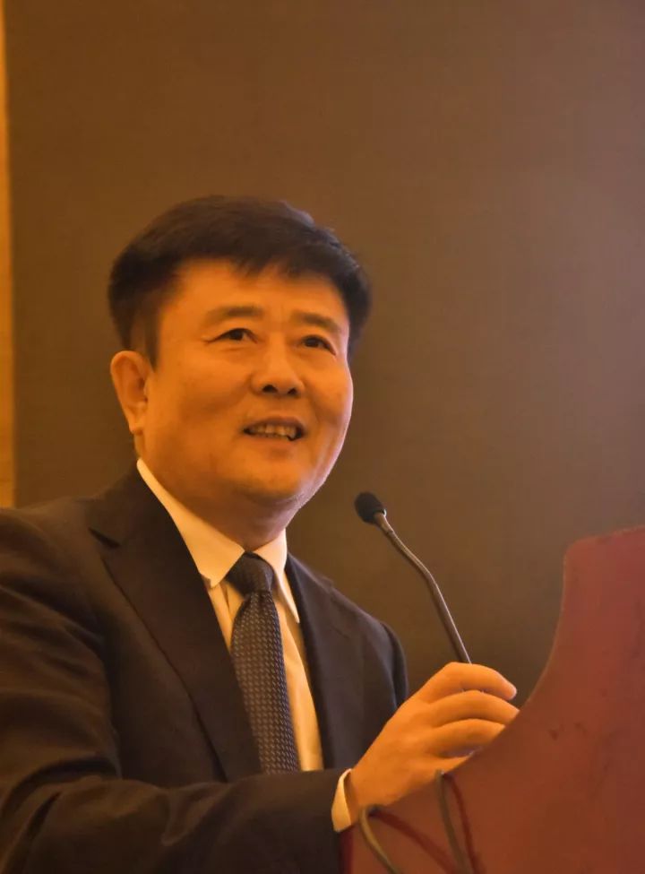 8868在线官网登录平台 - 8868网页版登录集团副总院长、8868登录平台集团学术委员会屈光手术分委会主委王骞教授发表了《全飞smile临床技巧》的演讲。.jpg