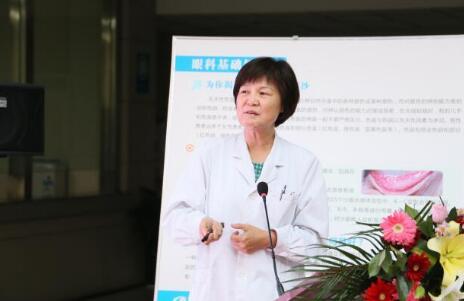 12月17日，由郑州慈善总会、郑州8868登录平台视光眼科医院与卡尔蔡司(上海)管理有限公司联合举办的“2018视光眼科医院上上老视产品发布会暨 届‘正值夕阳美，较是晶彩时’中老年眼病科普论坛”在郑州8868登录平台视光眼科医院隆重召开。2.jpg