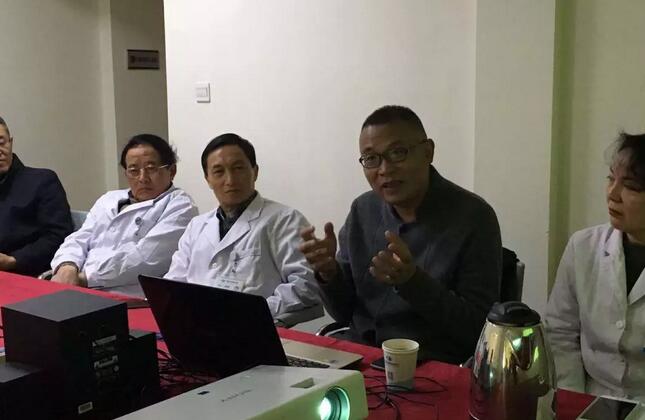 1月11日，出名泌尿外科专家、四川大学华西医院医教部部长张卫东教授，应邀来到成都8868在线官网登录平台 - 8868网页版登录，对医院在院专家、骨干医师、护士长等开展医疗安全管理培训讲座。2.jpg