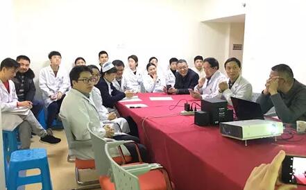 1月11日，出名泌尿外科专家、四川大学华西医院医教部部长张卫东教授，应邀来到成都8868在线官网登录平台 - 8868网页版登录，对医院在院专家、骨干医师、护士长等开展医疗安全管理培训讲座。3.jpg