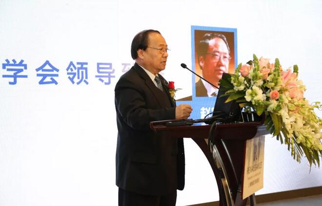 2018年1月20日，由中国非公医疗机构协会眼科 委员会主办，上海和平眼科医院承办的中国非公医疗协会眼科委员会屈光性白内障手术上海高峰论坛在上海豫园 丽大酒店隆重召开。大会内容聚焦屈光白内障手术相关问题，分为专家讲座、专题讨论及院长论坛三大板块进行。这是上海乃至全国的一*次大规模、高水准的眼科盛会，云集了来自全国 屈光白内障手术大咖们、专家学者和300余名眼科同仁齐聚一堂3.jpg