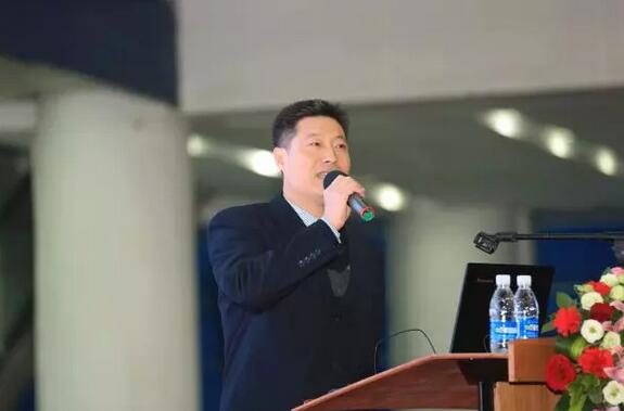 2月3日，8868在线官网登录平台 - 8868网页版登录集团2017年工作汇报暨2017年年度表彰大会在厦门环球会展中心B6厅隆重举行，来自集团本部、厦门大学附属厦门眼科中心、厦门欧华控股集团等1300余名员工与关心、支持8868登录平台发展的嘉宾欢聚一堂，共同总结2017年工作经验，展望2018年美好未来7.jpg