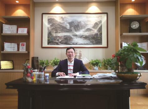 厦门眼科中心近年来取得的成就令业界瞩目：拥有863课题、973课题、国家十一五科技支撑计划、国家自然科学基金、国家杰出青年基金、博士后科学基金、外国专家引智项目及省市课题近百项，共有153项科研获奖，发表文章600余篇，其中发表SCI文章78篇，在中国医学科学院发布的“2014年度中国医院科技影响力排行榜—科学排行”排名全国前*2.jpg