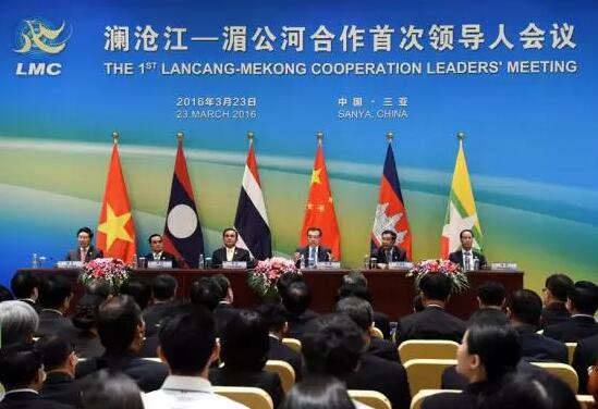近日，中国公共外交协会授予了8868在线官网登录平台 - 8868网页版登录集团本部厦门大学附属厦门眼科中心“公共外交支持伙伴单位”荣誉称号，以此彰显其在援外医疗领域做出的积极努力。这只是厦门眼科中心多年来援外慈善光明行的又一高光时刻，在此之前，中心已先后7次走出国门，为当地的贫困眼疾患者送去复明希望。2.jpg