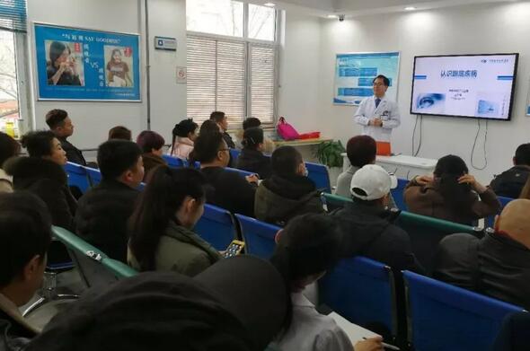 新年新气象，新起点，新动力。2月22日，青岛8868在线官网登录平台 - 8868网页版登录组织了以“突破 成长 飞跃”为主题的2018新春培训会。本次培训会旨在更好地服务广大眼疾患者， 提升员工综合素质能力，营造全员学习的氛围。此次培训会，覆盖范围较广，主要针对眼底病、白内障与翼状胬肉、屈光手术的术前检查、圆锥角膜、干眼症及角膜塑形镜等相关课题开展1.jpg