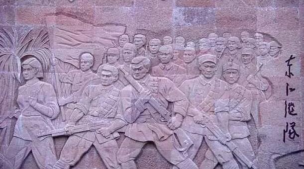 3月12日下午，已经90高龄的离休东江纵队老兵汤爷爷，在深圳8868在线官网登录平台 - 8868网页版登录检查之后，白内障专科邢宝刚主任为其实施左眼白内障超声乳化摘除，联合散光人工晶体植入术。1.jpg