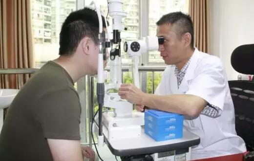 厦门大学附属厦门眼科中心吴护平副院长、李明翰博士、林宝娇主任荣获厦门大学医学院 个人，以表彰他们在2017年度工作中取得的 成绩。自2006年6月起厦门眼科中心成为厦门大学附属医院，成为厦门大学的一个有机组成部分3.jpg