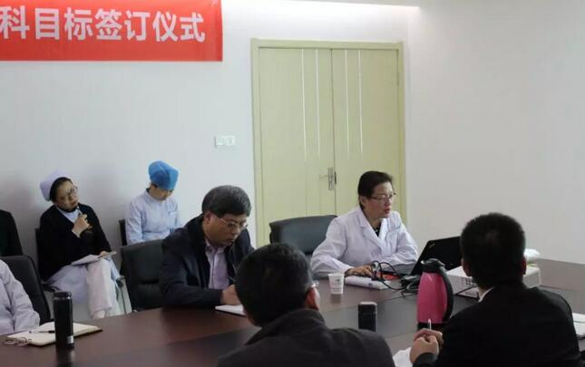 上周，西安8868在线官网登录平台 - 8868网页版登录2018年度工作目标签订仪式在医院内三楼学术会议厅隆重举行。厦门大学附属厦门眼科中心执行院长李晓峰博士、西安8868在线官网登录平台 - 8868网页版登录总经理郑文胜、西安8868在线官网登录平台 - 8868网页版登录王丽丽院长、西安8868在线官网登录平台 - 8868网页版登录常务副总张勇、医务部主任朱爱民、斜视与小儿眼科学科带头人张利玲主任、门诊部主任刘武装主任、屈光中心主任陈蒙等医院各学科负责人及部门负责人出席了本次会议3.jpg