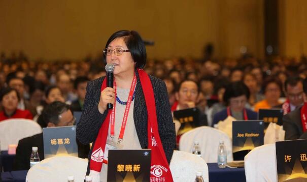 3月28日，为期4天的中国眼底病领域一年一度的学术年会“2018中国眼底病论坛暨环球视网膜研讨会”(RetinaChina 2018)在中国青岛召开。本次论坛由中国环球科技交流中心主办，《中华眼底病杂志》协办，会上翘楚云集，盛况空前，既是眼底病学诊疗领域的高水平年度学术盛会，也是世界眼底专家的一*次交流盛会3.jpg