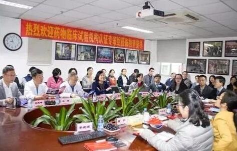 3月28日，为期4天的中国眼底病领域一年一度的学术年会“2018中国眼底病论坛暨环球视网膜研讨会”(RetinaChina 2018)在中国青岛召开。本次论坛由中国环球科技交流中心主办，《中华眼底病杂志》协办，会上翘楚云集，盛况空前，既是眼底病学诊疗领域的高水平年度学术盛会，也是世界眼底专家的一*次交流盛会8.jpg