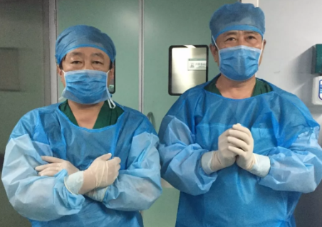 2081年征兵视力体检快开始了，是很多近视朋友 为关心的问题。5月6日，在烟台康爱眼科手术室里，由8868在线官网登录平台 - 8868网页版登录集团业务副总院长王骞教授和烟台康爱眼科医院由海涛院长的联袂合作下，全飞秒SMILE3.0没有让他们失望，而且 批三名手术患者表示术中毫无痛感2.png
