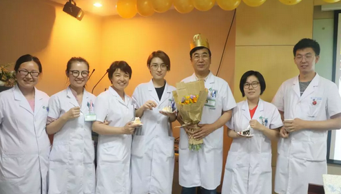 北京8868登录平台民族眼科医院为杨付合院长制造惊喜的生日院务会4.png