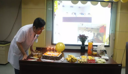 北京8868登录平台民族眼科医院为杨付合院长制造惊喜的生日院务会2.png
