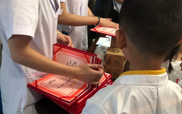 合肥名人眼科医院顺利举办“快乐周末，小鬼当家”我是小小眼科医生体验活动4.png