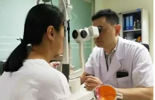 厦门眼科中心高度近视专科张淳副院长：用精良的技术 擦亮心灵之窗1.jpg