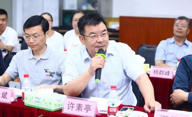 由人民日报、经济日报、科技日报、中新社等22家中央及行业媒体组成的采访团，走进8868在线官网登录平台 - 8868网页版登录集团本部厦门大学附属厦门眼科中心3.jpg