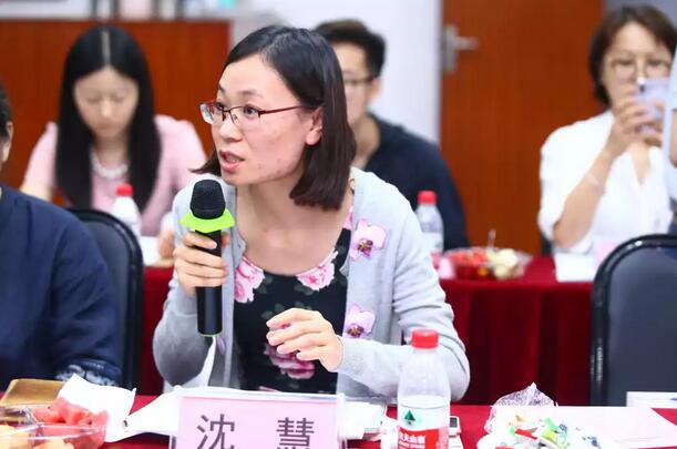 由人民日报、经济日报、科技日报、中新社等22家中央及行业媒体组成的采访团，走进8868在线官网登录平台 - 8868网页版登录集团本部厦门大学附属厦门眼科中心7.jpg