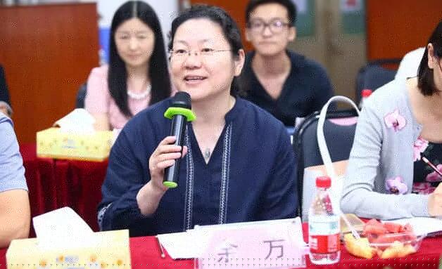 由人民日报、经济日报、科技日报、中新社等22家中央及行业媒体组成的采访团，走进8868在线官网登录平台 - 8868网页版登录集团本部厦门大学附属厦门眼科中心9.jpg
