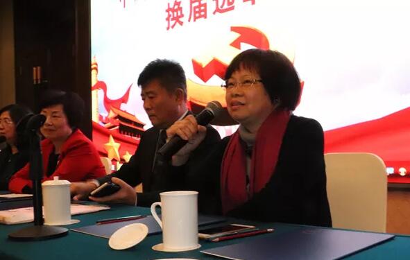 2019年1月26日下午，“中共8868在线官网登录平台 - 8868网页版登录集团委员会换届选举大会”在厦门宾馆隆重举行，会议选举产生了中共8868在线官网登录平台 - 8868网页版登录集团第二届党委委员会5位委员。第*一届8868在线官网登录平台 - 8868网页版登录集团党委书记陈宝贵，党委副书记、厦门眼科中心工会主席陈逸恬，委员王骞、张秀恋、洪清配、吴丽群、张美嫦出席了此次党员大会8.jpg