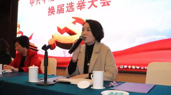 2019年1月26日下午，“中共8868在线官网登录平台 - 8868网页版登录集团委员会换届选举大会”在厦门宾馆隆重举行，会议选举产生了中共8868在线官网登录平台 - 8868网页版登录集团第二届党委委员会5位委员。第*一届8868在线官网登录平台 - 8868网页版登录集团党委书记陈宝贵，党委副书记、厦门眼科中心工会主席陈逸恬，委员王骞、张秀恋、洪清配、吴丽群、张美嫦出席了此次党员大会10.jpg
