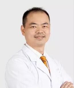 厦门眼科中心陈伟主任：白内障和近视，可以一台手术解决1.jpg