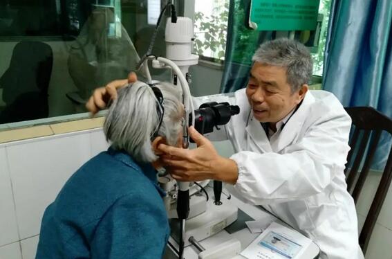 用行动诠释敬业奉献，绽放无悔人生——抚州光明眼科医院刘济民教授1.jpg