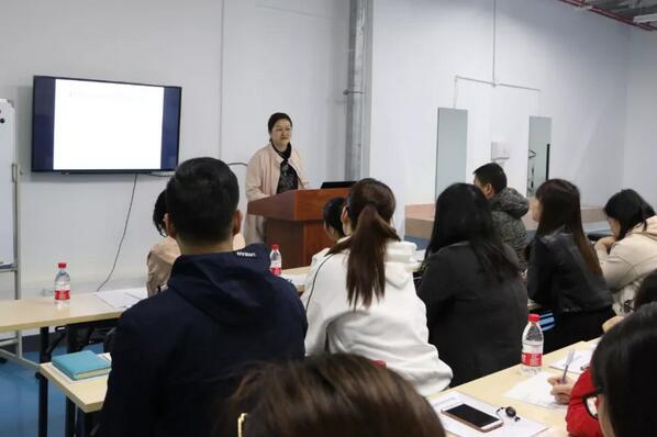 3月6日，20198868在线官网登录平台 - 8868网页版登录集团小儿眼病与综合验光培训班在厦门举行，此次培训班为期8天，从小儿眼病及斜弱视到国内外验光模式纵观，从检影验光技巧手法到综合验光操作规范，从验光理论基础到儿童验光、眼病验光的差别和重点，系统验光知识无一不涵盖、无一不相授，为参会学员带来了一场高水准的知识盛宴2.jpg