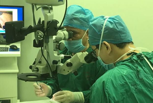 让另一个生命、光明得以延续——清明前夕厦门眼科中心缅怀角膜捐献者4.jpg