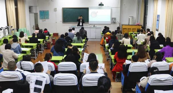 4月12日福州眼科医院联合福建师范大学附属小学开展主题为“近视防控家庭行动处方”的家长会1.jpg