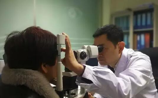 高度近视1250度、2000度的他们为什么想来厦门眼科中心进行ICL手术？1.jpg