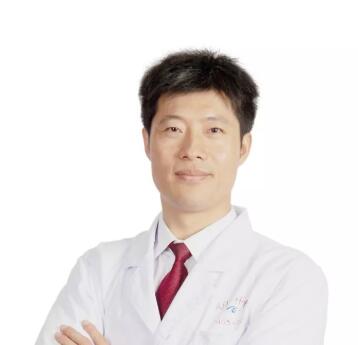 升学、参军、就业、考公务员视力体检的拦路虎 看看厦门眼科中心揭黎明主任介绍如何 近视.jpg