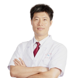 厦门眼科中心屈光中心揭黎明主任：近视不是想做就能做，须进行术前检查判断1.png