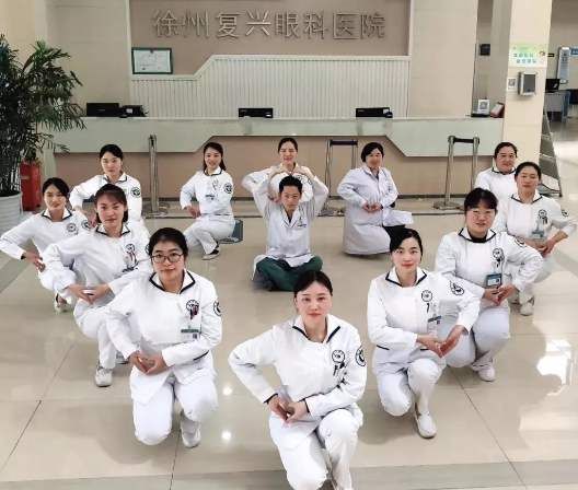5月12日环球护士节，徐州复兴眼科医院党支部、工会亲切慰问全院护理人员.png