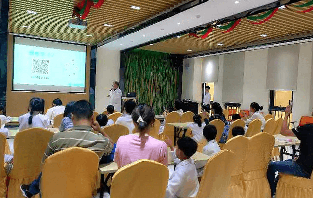 杭州8868在线官网登录平台 - 8868网页版登录举办5.12“献礼母亲节，爱眼小卫士”小小眼科医生母亲节专场活动1.png