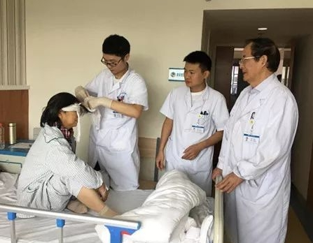 成都8868登录平台眼医院罗清礼院长：睑板腺癌越早发现与诊断，越早医治，其预后越好1.png