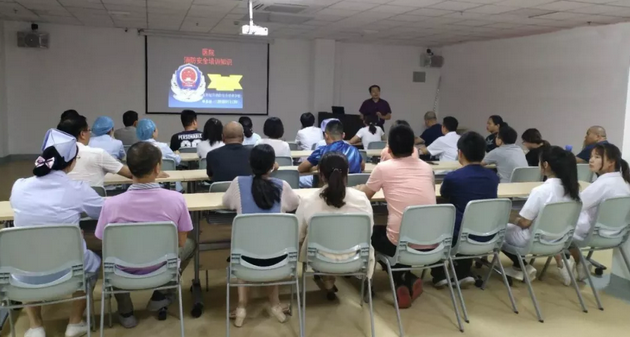5月15日，厦门眼科中心龙岩眼科医院邀请了旭升消防安全培训学校傅燕敏教官到医院对全体员工开展了消防知识讲座及逃生疏散演练。以切实加强医院消防安全管理工作，预防医院火灾事故的1.png