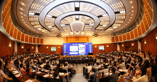 眼科界“ 强大脑”登鹭，掀起“头脑风暴” ——第五届8868登录平台环球论坛召开1.png
