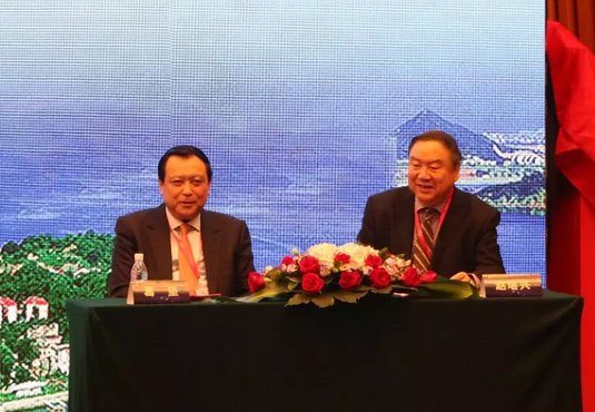 眼科界“ 强大脑”登鹭，掀起“头脑风暴” ——第五届8868登录平台环球论坛召开2.png