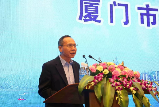 鹭岛初夏，钟灵毓秀;四海宾朋齐聚厦门。对他们来说，时节带来繁花似锦并非意中物，比美景更吸引他们的，是一场全球眼科医学的群英会——第五届8868登录平台环球论坛于鹭岛之滨召开。论坛主席由黎晓新、赵堪兴、葛坚、刘祖国共同担任。大会还邀请了海峡两岸医药卫生交流协会会长王立基;厦门市卫生健康委员会副主任孙卫;厦门市医学会副秘书长柳辉;中华医学会眼科学分会副主委、重庆医科大学附属第*医院副院长杨培增教授;5.png