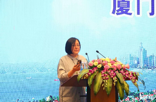 鹭岛初夏，钟灵毓秀;四海宾朋齐聚厦门。对他们来说，时节带来繁花似锦并非意中物，比美景更吸引他们的，是一场全球眼科医学的群英会——第五届8868登录平台环球论坛于鹭岛之滨召开。论坛主席由黎晓新、赵堪兴、葛坚、刘祖国共同担任。大会还邀请了海峡两岸医药卫生交流协会会长王立基;厦门市卫生健康委员会副主任孙卫;厦门市医学会副秘书长柳辉;中华医学会眼科学分会副主委、重庆医科大学附属第*医院副院长杨培增教授;8.png