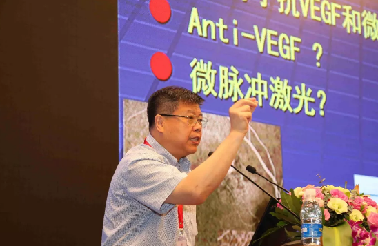 鹭岛初夏，钟灵毓秀;四海宾朋齐聚厦门。对他们来说，时节带来繁花似锦并非意中物，比美景更吸引他们的，是一场全球眼科医学的群英会——第五届8868登录平台环球论坛于鹭岛之滨召开。论坛主席由黎晓新、赵堪兴、葛坚、刘祖国共同担任。大会还邀请了海峡两岸医药卫生交流协会会长王立基;厦门市卫生健康委员会副主任孙卫;厦门市医学会副秘书长柳辉;中华医学会眼科学分会副主委、重庆医科大学附属第*医院副院长杨培增教授;12.png
